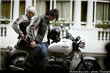 triumph_bonneville_1_2010.jpg