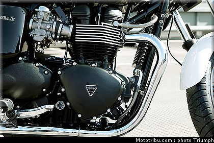 triumph_bonneville_4_2010.jpg