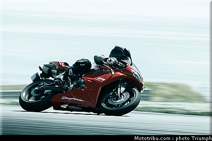 triumph_daytona_675_1_2010.jpg
