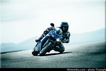 triumph_daytona_675_2_2010.jpg