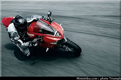 triumph_daytona_675_4_2010.jpg