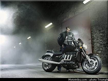 triumph_rocket_III_roadster_2_2010.jpg
