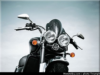 triumph_rocket_III_roadster_3_2010.jpg