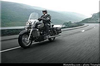triumph_rocket_III_touring_2_2010.jpg