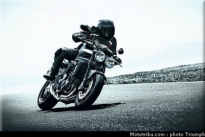 triumph_speed_triple_2_2010.jpg