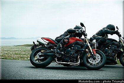 triumph_street_triple_3_2010.jpg