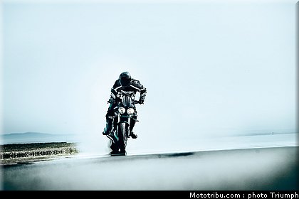 triumph_street_triple_4_2010.jpg