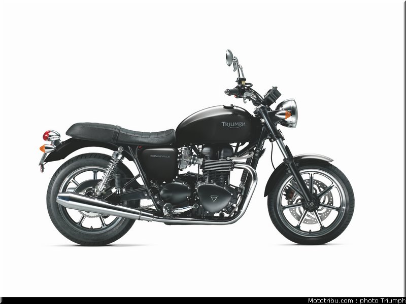 triumph_2011_bonneville_4