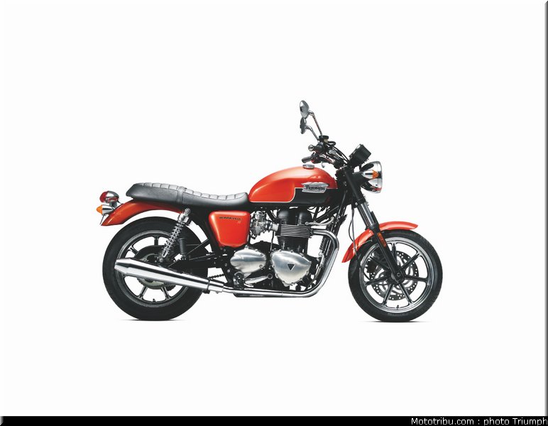 triumph_2011_bonneville_se_4