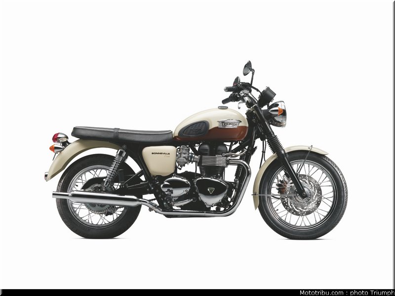 triumph_2011_bonneville_t100_7