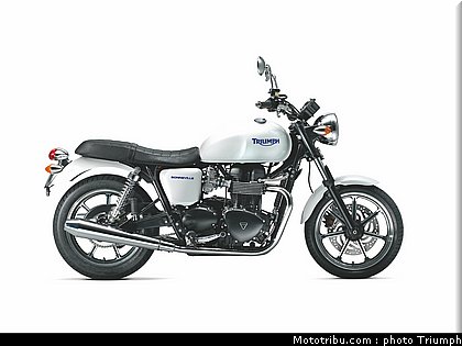 triumph_2011_bonneville_3.jpg