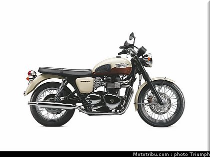 triumph_2011_bonneville_t100_7.jpg