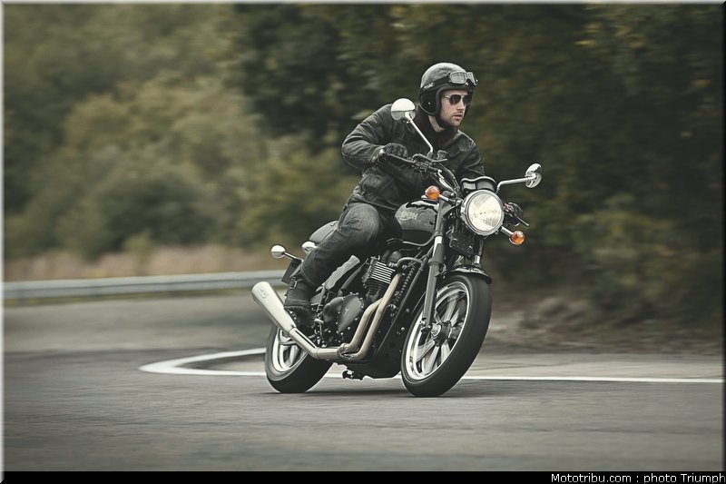 triumph_bonneville_4_2012