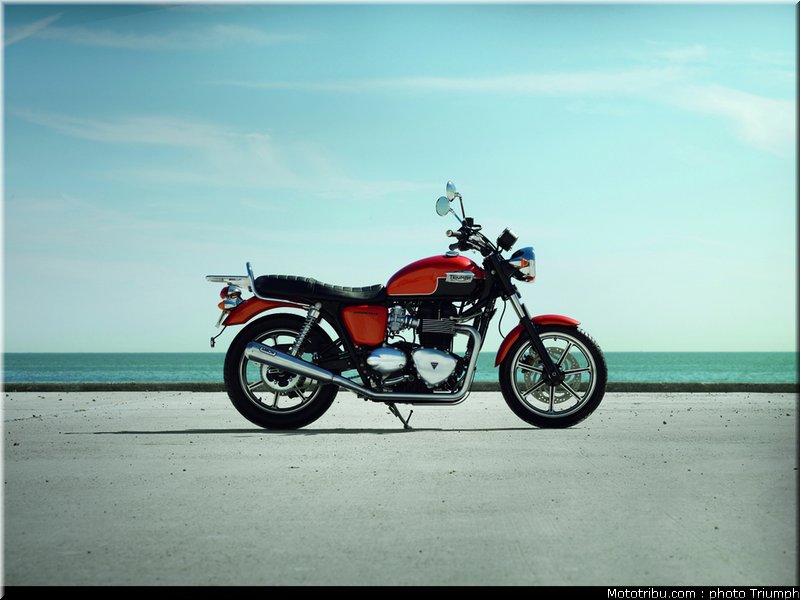 triumph_bonneville_se_04_2012