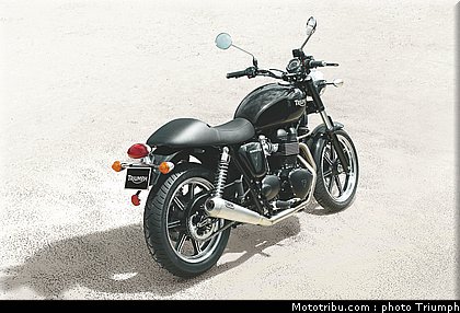 triumph_bonneville_2_2012.jpg