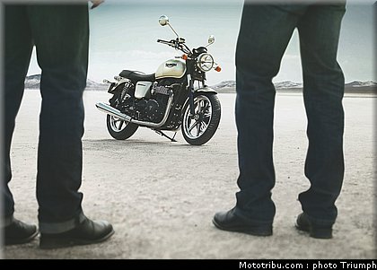 triumph_bonneville_3_2012.jpg