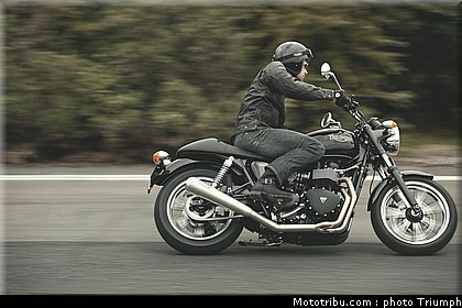 triumph_bonneville_5_2012.jpg