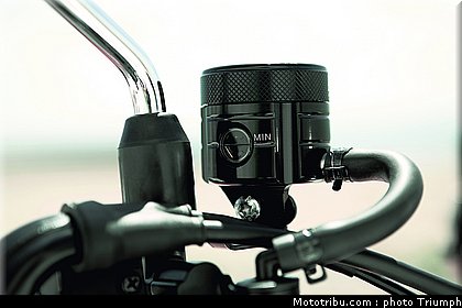 triumph_bonneville_accessoires_12_2012.jpg