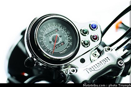 triumph_bonneville_accessoires_35_2012.jpg