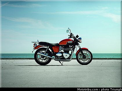 triumph_bonneville_se_04_2012.jpg