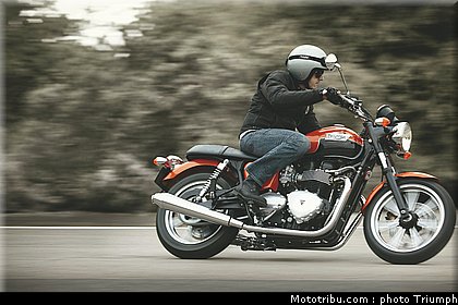 triumph_bonneville_se_05_2012.jpg