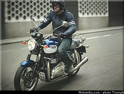 triumph_bonneville_se_06_2012.jpg