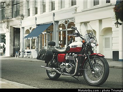 triumph_bonneville_t100_2_2012.jpg