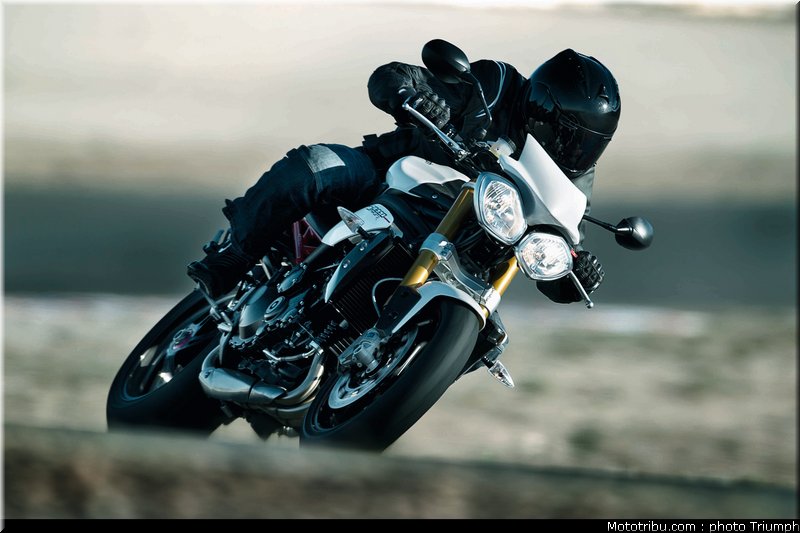 012_triumph_speed_triple_r_001_2012