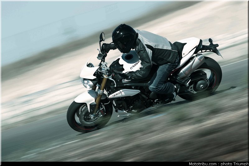 014_triumph_speed_triple_r_003_2012