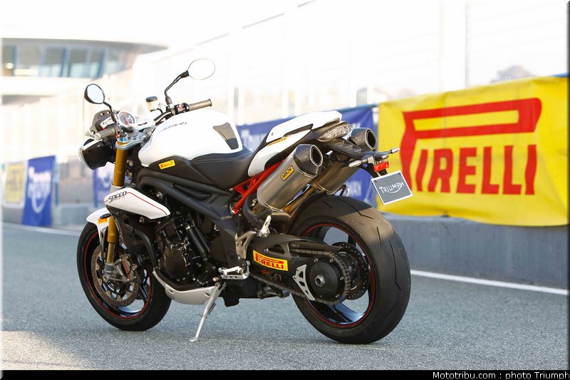 018_triumph_speed_triple_r_007_2012