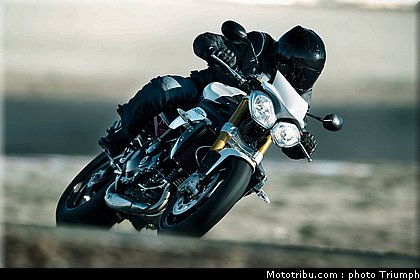 012_triumph_speed_triple_r_001_2012.jpg