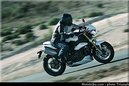 013_triumph_speed_triple_r_002_2012.jpg