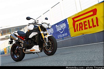 017_triumph_speed_triple_r_006_2012.jpg