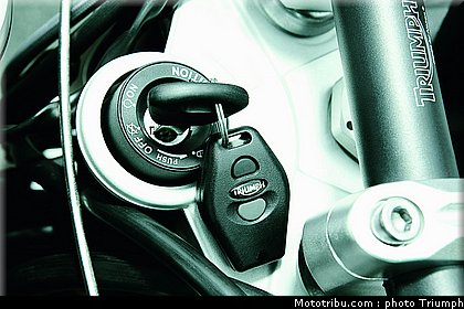 022_triumph_accessoire_001_speed_triple_2012.jpg