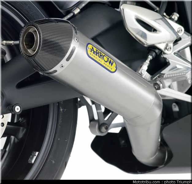 triumph_018_street_triple_2012_011