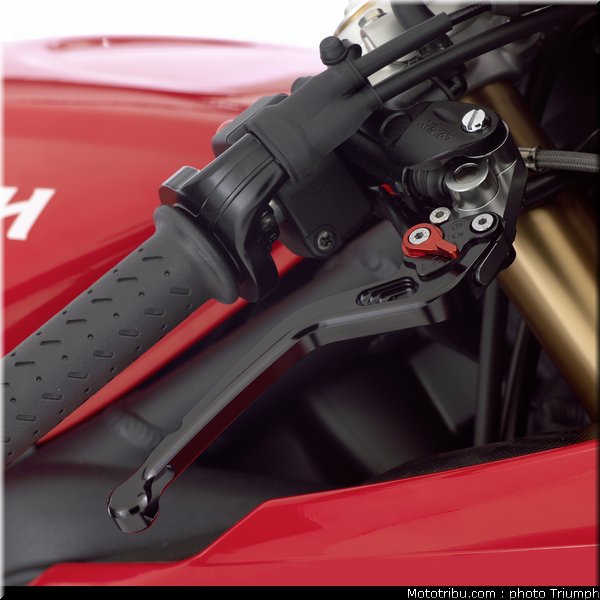 triumph_024_street_triple_2012_017