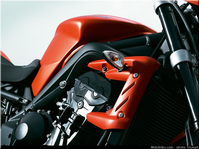 triumph_047_street_triple_2012_040