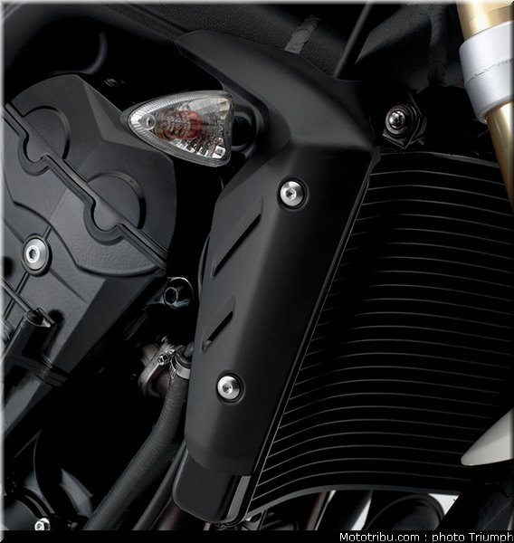 triumph_048_street_triple_2012_041