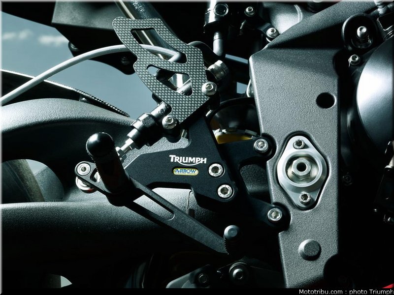 triumph_052_street_triple_2012_045