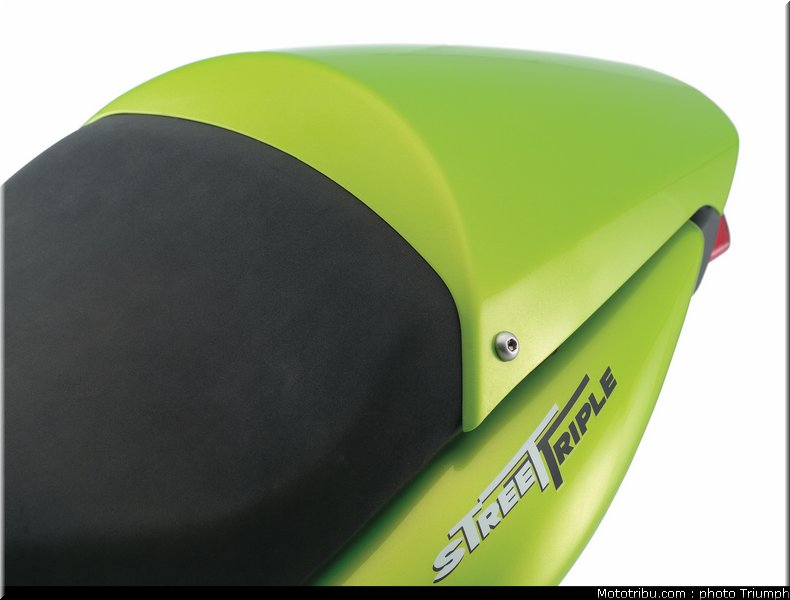 triumph_053_street_triple_2012_046