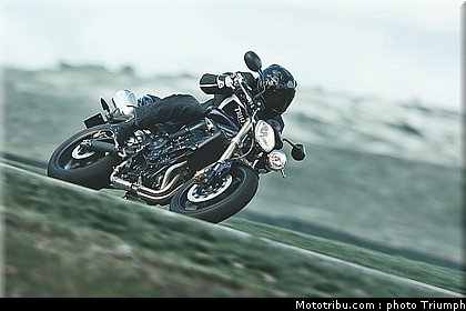 triumph_001_street_triple_2012_001.jpg