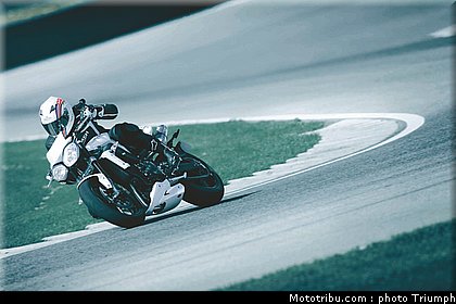 triumph_004_street_triple_2012_004.jpg
