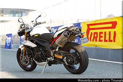 triumph_008_pirelli_speed_triple_r_2012_8.jpg