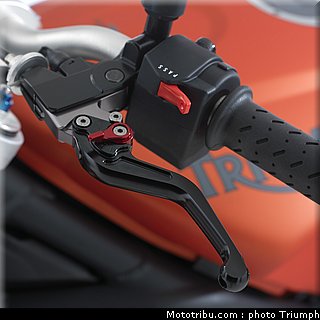 triumph_023_street_triple_2012_016.jpg