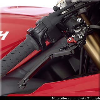 triumph_024_street_triple_2012_017.jpg