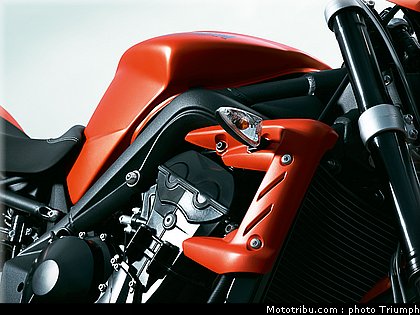 triumph_047_street_triple_2012_040.jpg