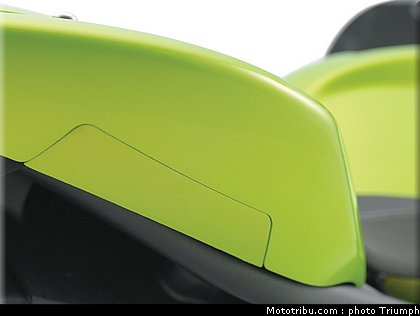 triumph_049_street_triple_2012_042.jpg