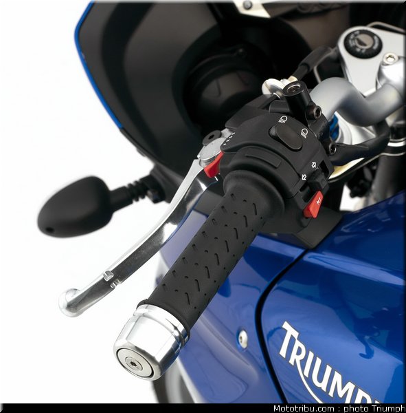 triumph_1050_014_2012