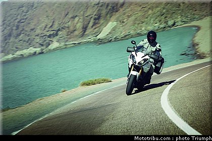 triumph_1050_002_2012.jpg