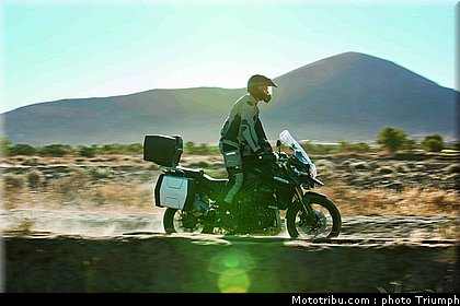 triumph_1200_explorer_2012_001.jpg
